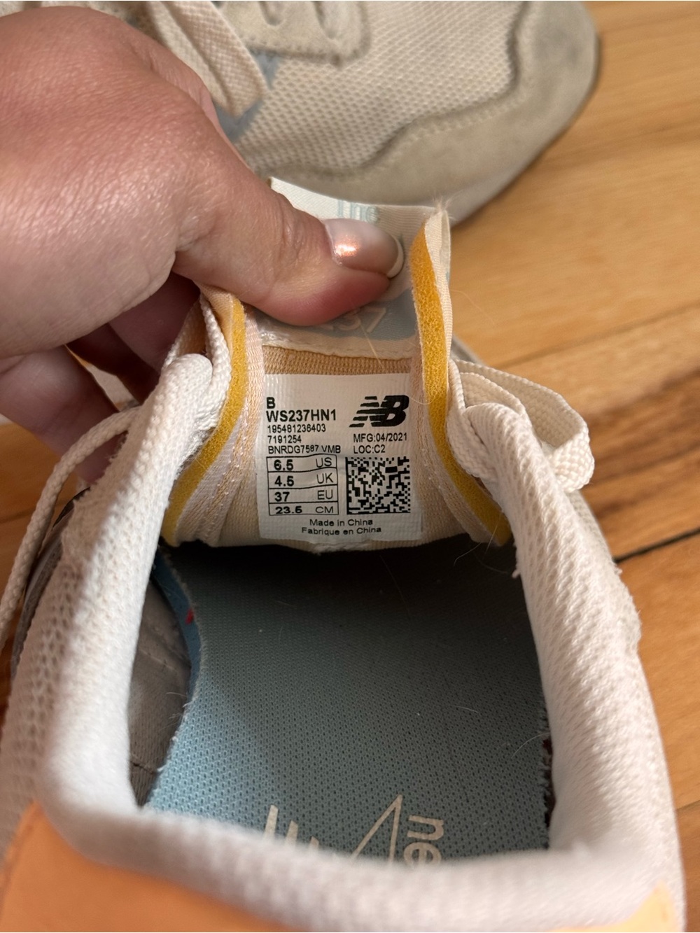 New Balance women’s 237 sneakers in Angora Light Mango - Picture 5 of 8
